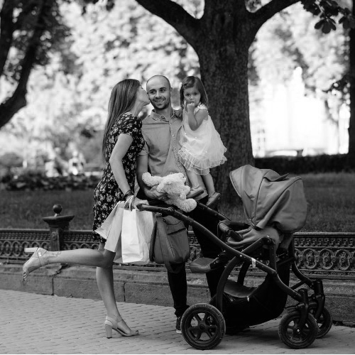 family with shopping bag in a city picture id1142739545